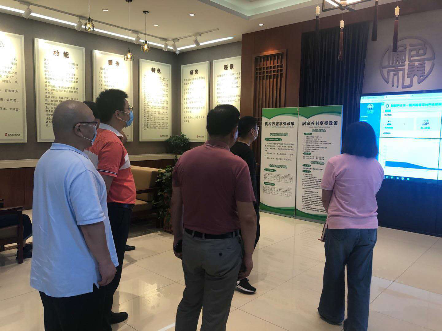 南通市科技局等單位工作人員來我公司參觀交流