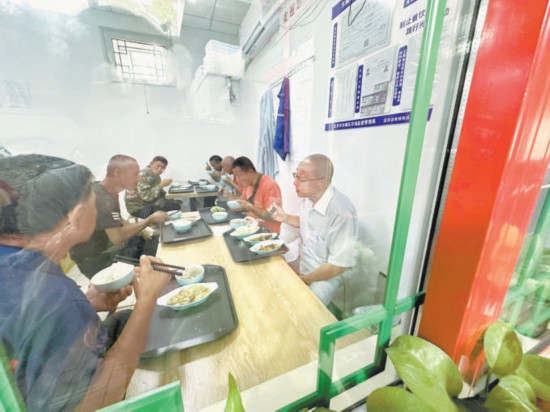 “全齡友好”讓更多居民得實惠 北京東城15家養老助餐點升級為社區餐廳